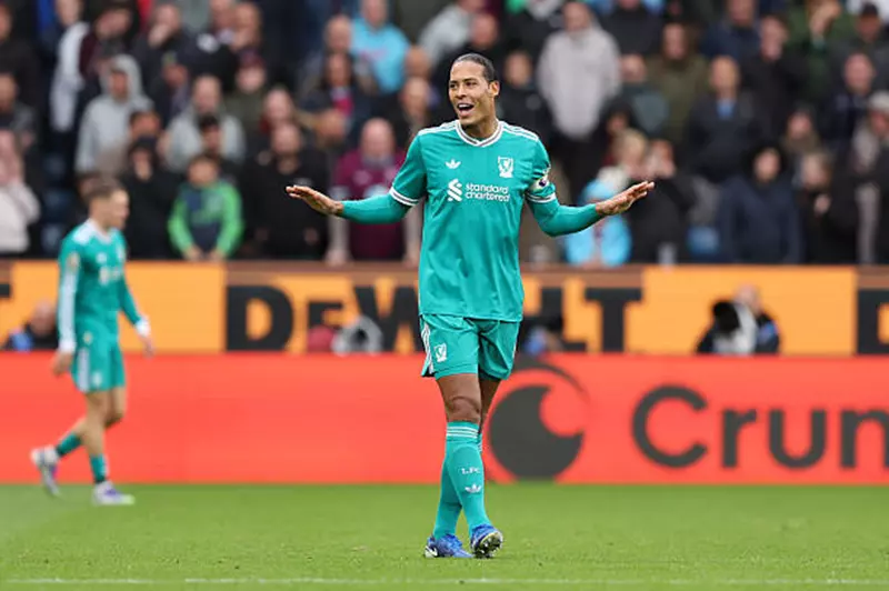 فان دايك: نشعر بخيبة أمل.. ومسيرتنا أصبحت صعبة